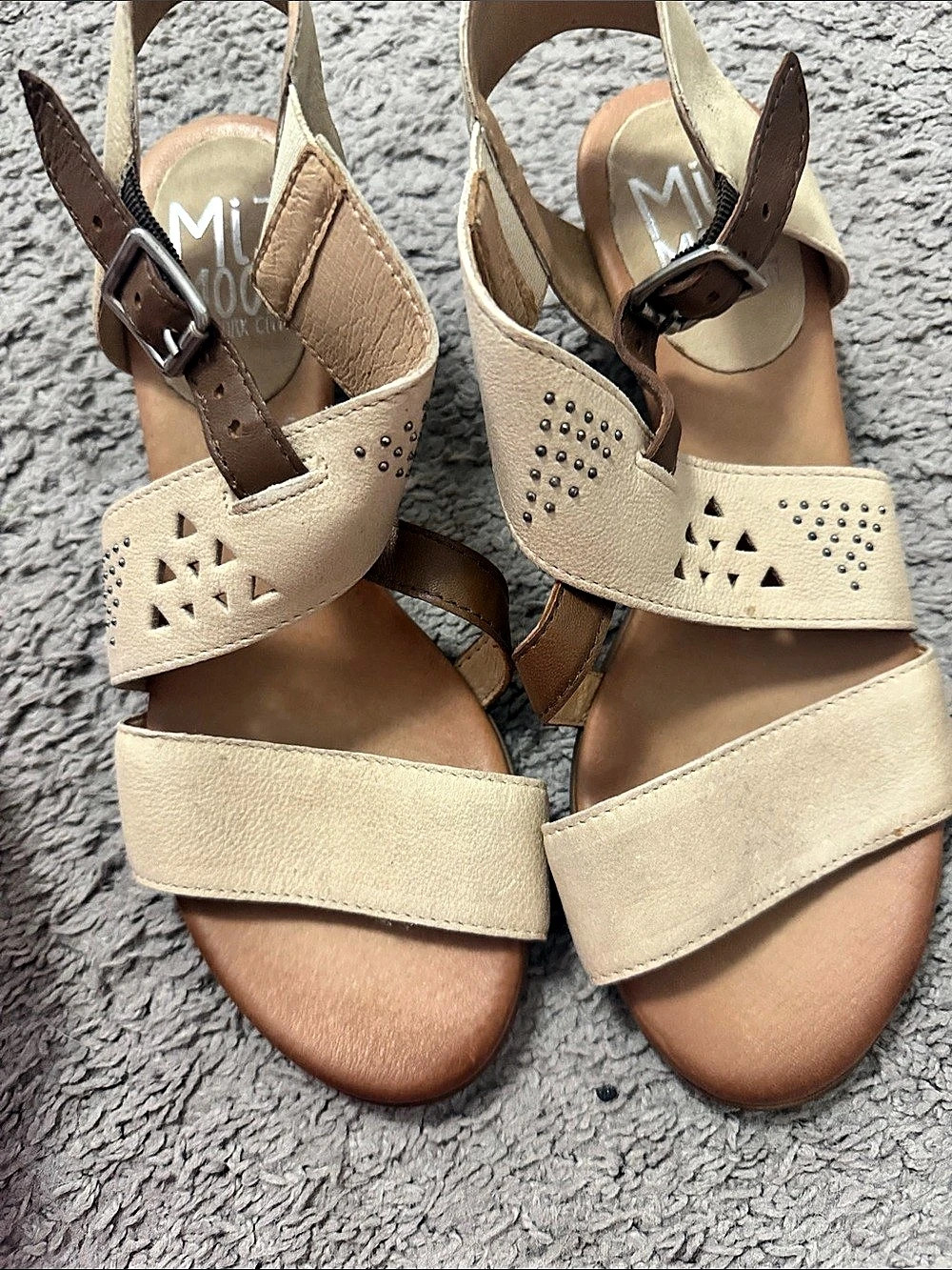 Mi.iM Mi.iMooz Cienna Cutout Leather Sandals Cream size 40 Wide